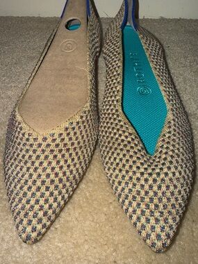 NWOT Rothyβs The Point Beige & Metallic Pointed Toe flat size 9.5